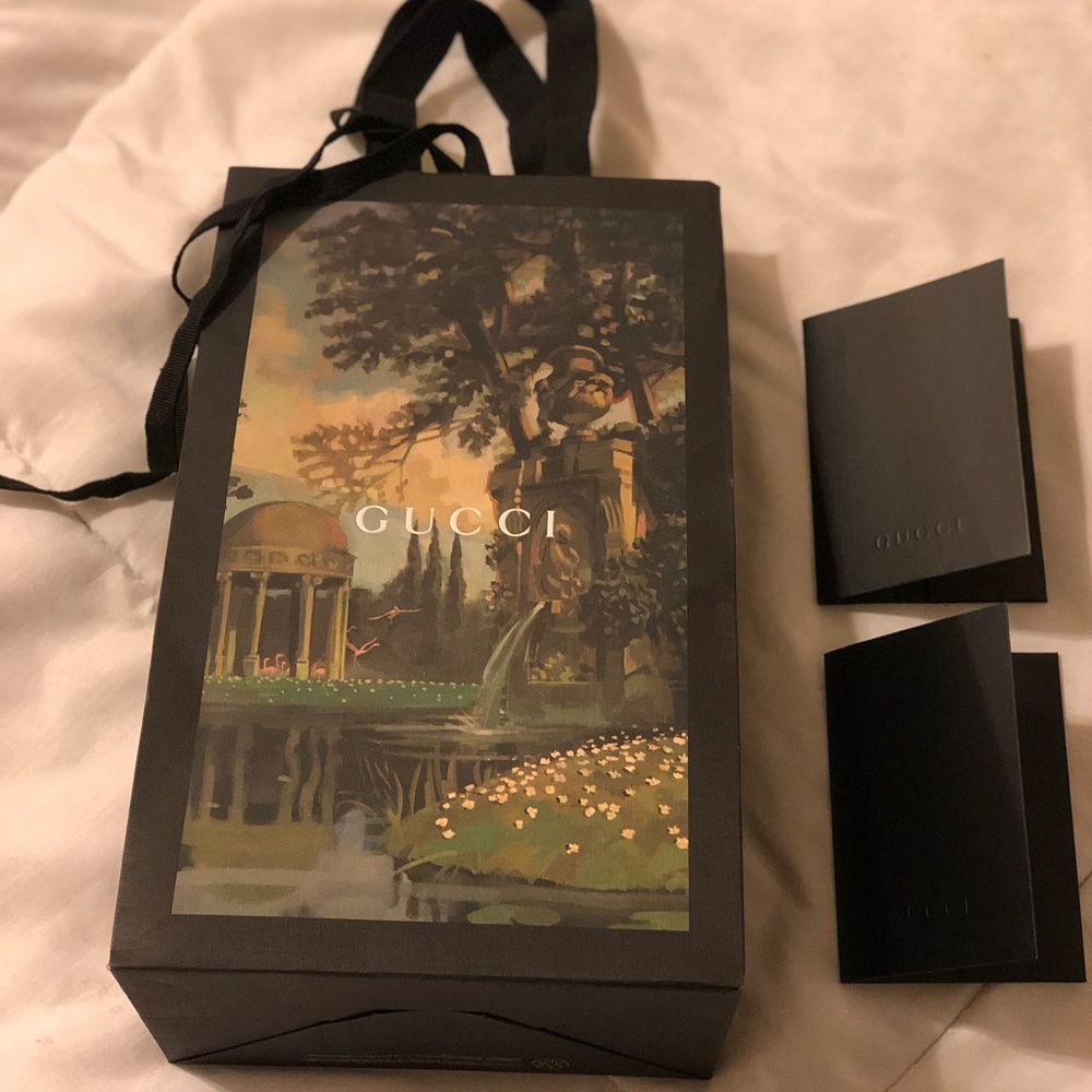 Gucci shopping bag with two gift receipt envelopes